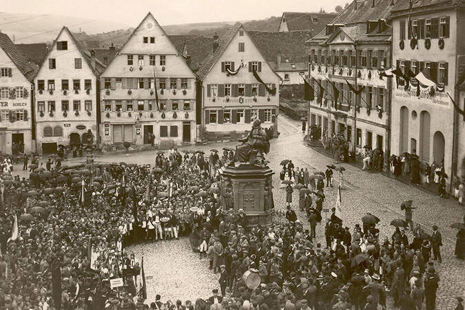 Festversammlung auf dem Keplerplatz (ca. 1930) 